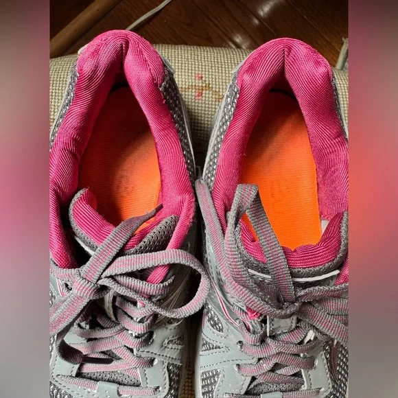 Saucony Cohesion Grid Women's Gray and magenta Running Shoes Sz 7.5W, pre owned - Picture 2 of 11